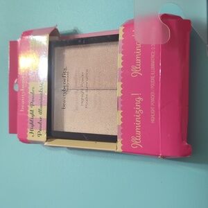 Beauty Benefits Hollywood Highlight Powder in Starlight